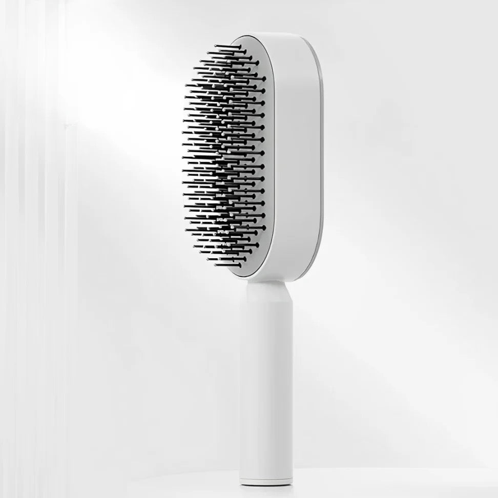 Minimalistische selbstreinigende Haarbürste in Weiß mit ergonomischem Griff und flexiblen Borsten – modernes Beauty-Tool zum schmerzfreien Entwirren und täglichen Styling für alle Haartypen.