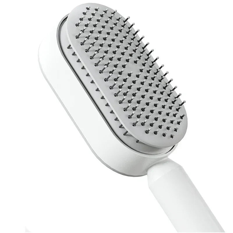 Detailansicht einer modernen selbstreinigende Haarbürste in Weiß mit grauen, weichen Borsten – ergonomisches Design für schmerzfreies Entwirren, geeignet für tägliche Haarpflege und glattes Styling.